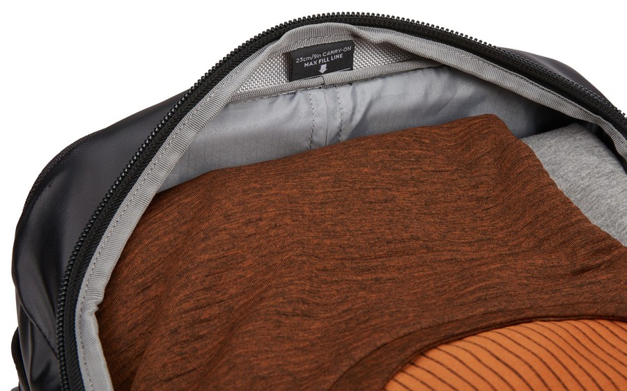 THULE Chasm Carry On gurulós bőrönd 40L Fekete (3204288)