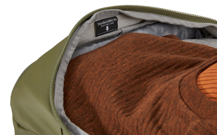 THULE Chasm Carry On gurulós bőrönd 40L Olivazöld (3204289)
