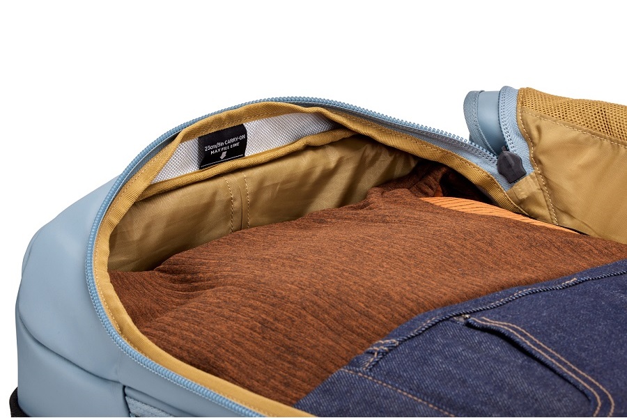 THULE Chasm Carry On gurulós bőrönd 40 l szürke (TCCO222)